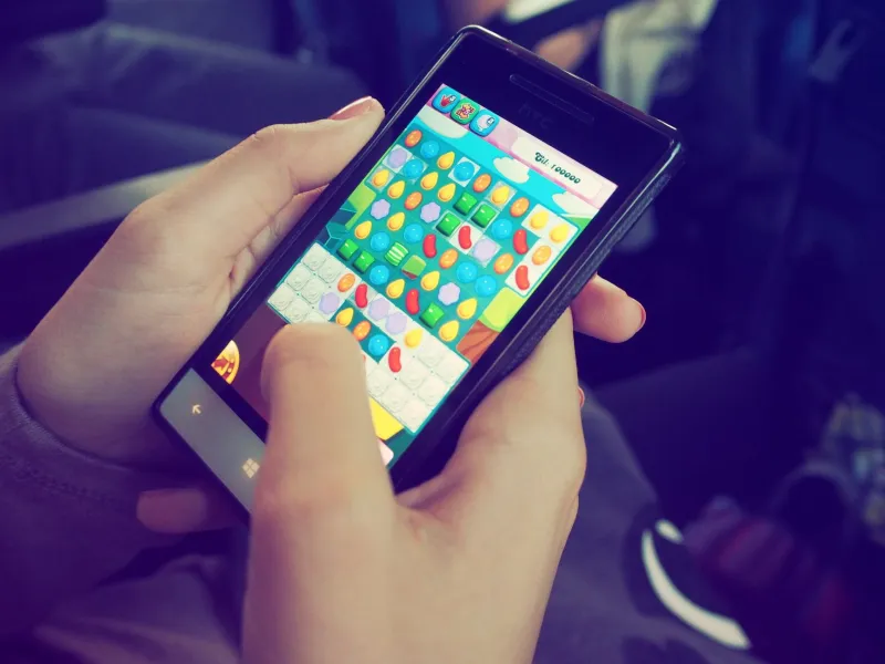 Swipe, Spin, Repeat: How Mobile Game Tricks Are Rewiring the Australian Casino Experience